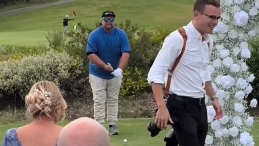 Golfen direkt neben einer Hochzeit? In Australien gab es diese überraschende Begegnung. © TikTok/tenacresagency